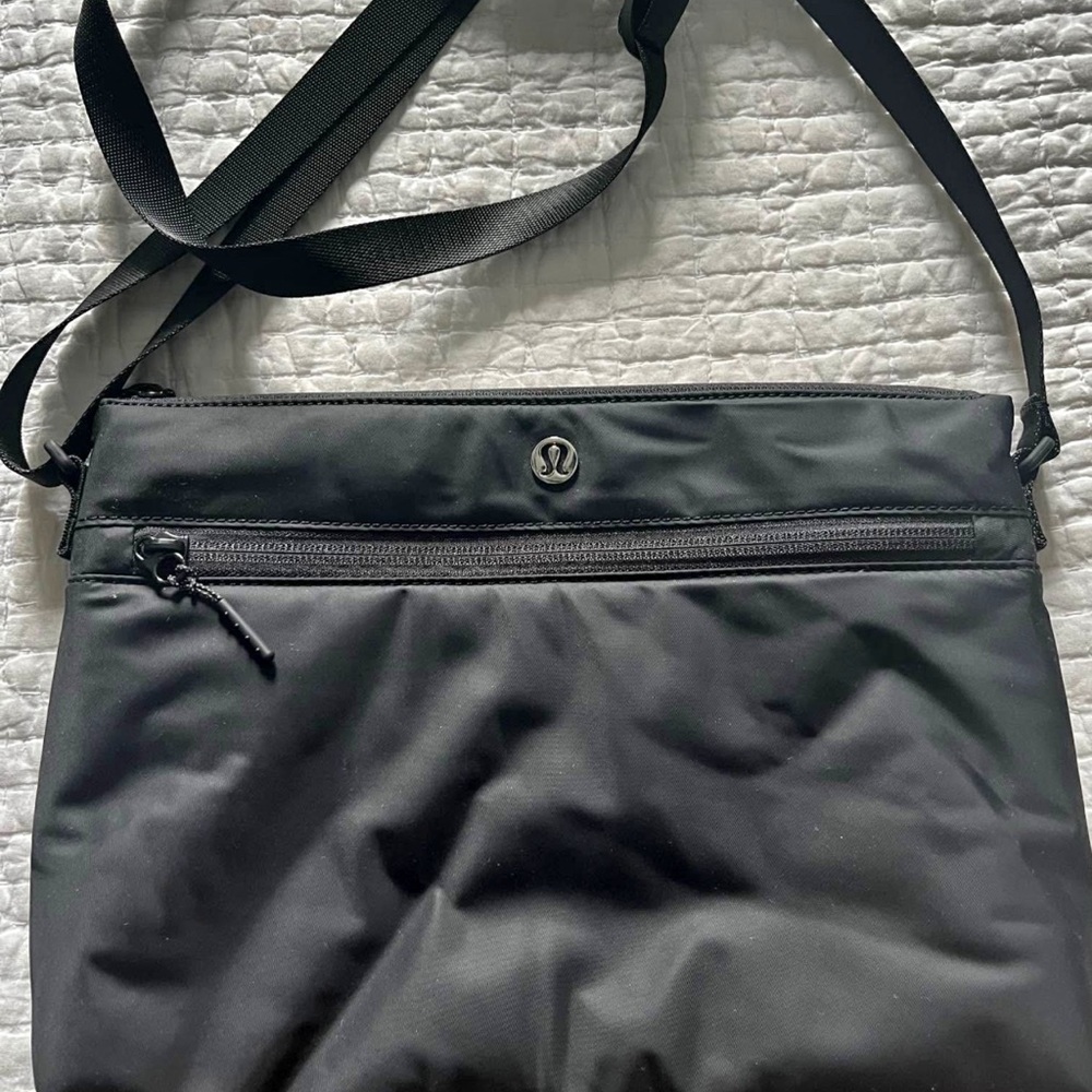 lululemon athletica Men's Black Messenger Bag